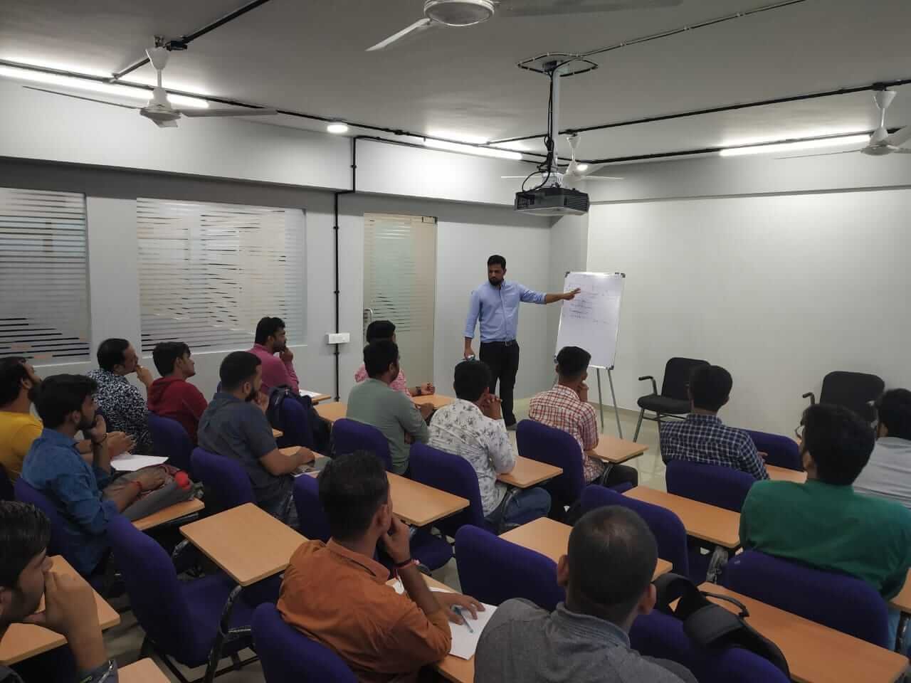 SHARING GLIMPSE OF 1ST ADVANCE DIGITAL MARKETING BATCH IN SURAT